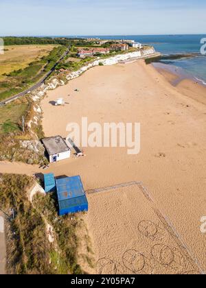 Blick aus der Vogelperspektive auf den Strand von kingsgate an der Küste von kent Stockfoto