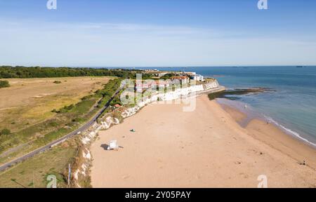 Blick aus der Vogelperspektive auf den Strand von kingsgate an der Küste von kent Stockfoto