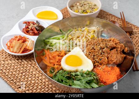 Gimbap, Snack, Sojasauce Garnelen, Bibimbap, scharfes, gebratenes Schweinefleisch Bibimbap, koreanische Lebensmittel, Gemüse, vegane, Beilagen, Lebensmittel, Gemüse, M Stockfoto