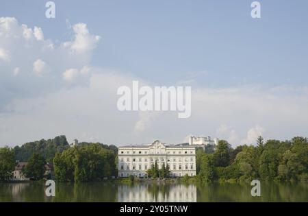 Schloss Leopoldskron vor der Hohensalzburg, Salzburg, Österreich, Europa Stockfoto