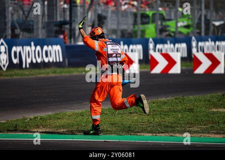 Monza, Italien. September 2024. marshall, commissaire de Piste, während der 11. Runde der FIA Formel-2-Meisterschaft 2024 vom 30. August bis 1. September 2024 auf dem Autodromo Nazionale Monza, in Monza, Italien Credit: Independent Photo Agency/Alamy Live News Stockfoto