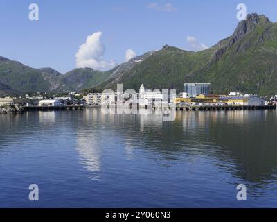 Aus Wikipedia: Svolvaer ist eine norwegische Stadt im Südosten der Insel Austvagoy am Vestfjord. Svolvaer ist der Verwaltungsrat Stockfoto