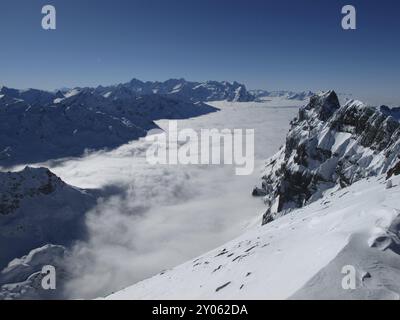 Über dem Nebel, Blick vom Titlis in Richtung Eiger, Mönch und Jungfrau Stockfoto