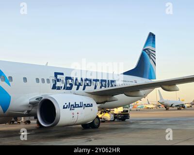 Kairo, Ägypten, 3. Juni 2024: Egypt Air ist ein ägyptisches Flugzeug auf dem Flughafen und ist das staatliche Flaggenflugzeug Ägyptens mit Hauptsitz in Cairo International Stockfoto