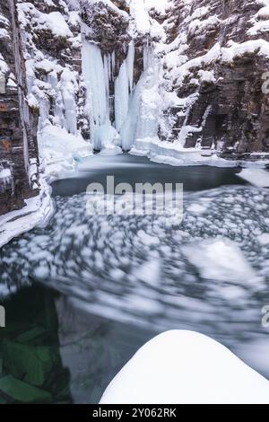 Eisschollen im Abiskojohkka-Fluss, Abisko-Canyon, Abisko-Nationalpark, Norrbotten, Lappland, Schweden, Januar 2014, Europa Stockfoto