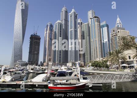 Dubai, Vereinigte Arabische Emirate, 17. Oktober 2014: Foto der Wolkenkratzer in Dubai Marina, Asien Stockfoto