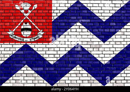 Flagge von Bunyoro auf Ziegelwand gemalt Stockfoto
