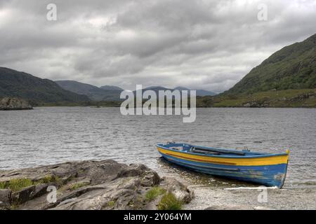 Ruderboot auf einem See in der Nähe von Killarney Irland. Ruderboot auf einem See in der Nähe von Killarney Irland Stockfoto