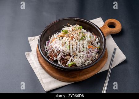 Meeresfrüchte-Pfannkuchen, Schnittlauchpfannkuchen, Meeresfrüchte-Pfannkuchen, Tablettennudeln, Beilagen, geschmortes Schweinefleisch, Essen, Mahlzeit, Abendessen, Gericht, Gemüse, Suppe, gesund, Reis, ich Stockfoto