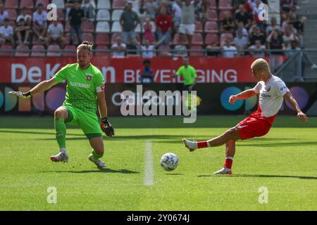 Utrecht, Niederlande. September 2024. UTRECHT, NIEDERLANDE - 1. SEPTEMBER: Can Bozdogan vom FC Utrecht trifft bei einem niederländischen Eredivisie-Spiel zwischen dem FC Utrecht und dem FC Twente am 1. September 2024 im Stadion Galgenwaard in Utrecht, Niederlande. (Foto: Ben Gal/Orange Pictures) Credit: Orange Pics BV/Alamy Live News Stockfoto