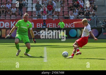 Utrecht, Niederlande. September 2024. UTRECHT, NIEDERLANDE - 1. SEPTEMBER: Can Bozdogan vom FC Utrecht trifft bei einem niederländischen Eredivisie-Spiel zwischen dem FC Utrecht und dem FC Twente am 1. September 2024 im Stadion Galgenwaard in Utrecht, Niederlande. (Foto: Ben Gal/Orange Pictures) Credit: Orange Pics BV/Alamy Live News Stockfoto