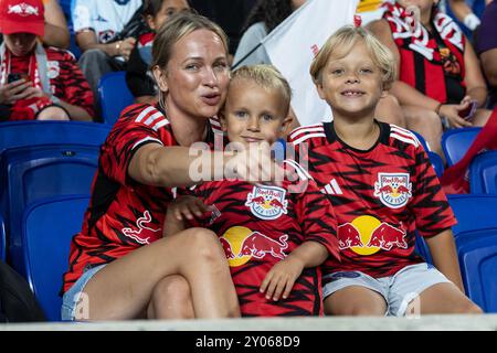 Harrison, New Jersey, USA. 31. August 2024. Fans von Red Bulls, die während des regulären Saisonspiels von MLS gegen Philadelphia Union in der Red Bull Arena in Harrison, NJ, gesehen wurden Philadelphia gewann 2:0. (Kreditbild: © Lev Radin/Pacific Press via ZUMA Press Wire) NUR REDAKTIONELLE VERWENDUNG! Nicht für kommerzielle ZWECKE! Stockfoto