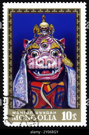 MONGOLEI, UM 1971: Ein in der MONGOLEI gedruckter Stempel zeigt Cham Dance, Maske, um 1971 Stockfoto