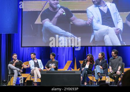 Bonn, 8. Juni 2019: Wes Chatham, CAS Anvar, Dominique Tipper, Shohreh Aghdashloo, Frankie Adams und Steven Strait auf der FedCon 28, Europa Stockfoto