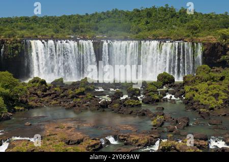Teil der iguazu Wasserfälle, von brasilianischer Seite gesehen, eines der sieben Naturwunder der Welt Stockfoto