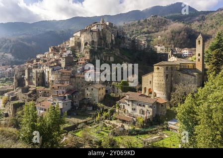 Blick auf das mittelalterliche Dorf Ceriana, Ligurien, Italien, Europa Stockfoto