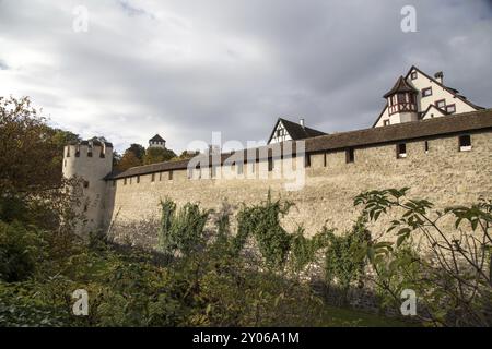 Basel, Schweiz, 20. Oktober 2016: Teil der historischen Stadtmauer im Zentrum Europas Stockfoto