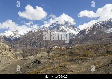 Foto von Jharkot Dorf auf dem berühmten Annapurna Circuit in Nepal Stockfoto