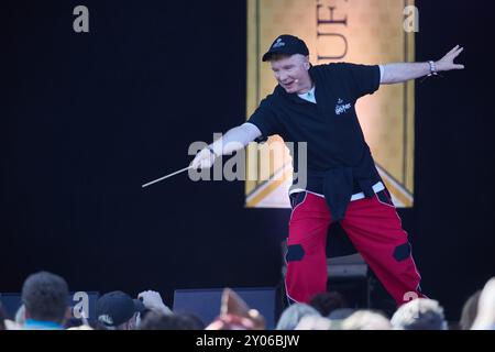 Hamburg, Deutschland. September 2024. Paul Harris, Choreograf, wird auf der Bühne des Harry Potter Fan Events „Back to Hogwarts“ im Theater am Großmarkt sein. Mit freiem Eintritt sehen Fans zwei Beispiele des Stücks „Harry Potter und das verfluchte Kind“ und können einen Blick hinter die Kulissen werfen. Quelle: Georg Wendt/dpa/Alamy Live News Stockfoto