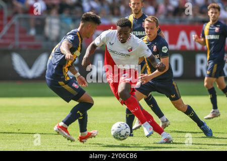 Utrecht, Niederlande. September 2024. UTRECHT, NIEDERLANDE - 1. SEPTEMBER: Alonzo Engwanda vom FC Utrecht spielt mit dem Ball während eines niederländischen Eredivisie-Spiels zwischen dem FC Utrecht und dem FC Twente im Stadion Galgenwaard am 1. September 2024 in Utrecht, Niederlande. (Foto: Ben Gal/Orange Pictures) Credit: Orange Pics BV/Alamy Live News Stockfoto