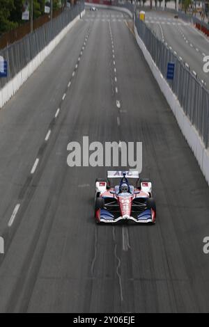 14. Juli 2018, Toronto, Ontario, CA: TONY KANAAN (14) aus Brasilien geht auf die Rennstrecke, um für den Honda Indy Toronto in den Straßen von Toronto in Tor zu trainieren Stockfoto