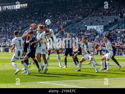 Sport, Fußball, Bundesliga, 2024/2025, VfL Bochum gegen Borussia Mönchengladbach 0-2, Vonovia Ruhr Stadion, Spielszene, f.l.t.r. Kevin Stoeger (MG), Moritz Broschinski (BO), Philipp Hofmann (BO), Luca Netz (MG), Tim Kleindienst (MG), Dani de Wit (BO), Jakov Medic (BO), Nico Elvedi (MG), Julian Weigl (MG), Ibrahima Sissoko ((BO), DFL-VORSCHRIFTEN VERBIETEN DIE VERWENDUNG VON FOTOS ALS BILDSEQUENZEN UND/ODER QUASI-VIDEO Stockfoto