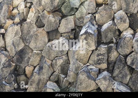 Texturierte Basalt Hintergrund sechseckige Steinsäulen in einem Abschnitt. Natürliche vulkanische Formationen Stockfoto