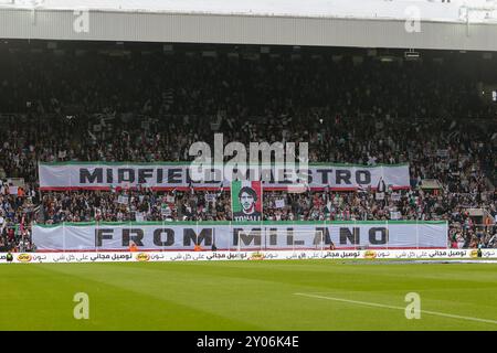 St. James's Park, Newcastle am Sonntag, 1. September 2024. Die Fans von Newcastle United zeigen ein Banner für Sandro TONALi von Newcastle United während des Premier League-Spiels zwischen Newcastle United und Tottenham Hotspur im St. James's Park, Newcastle am Sonntag, den 1. September 2024. (Foto: Michael Driver | MI News) Credit: MI News & Sport /Alamy Live News Stockfoto