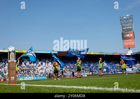 Zwolle, Niederlande. September 2024. ZWOLLE, 01-09-2024, MAC3PARK Stadium, Football, Eredivisie, Saison 2024/2025, während des Spiels PEC Zwolle - Heracles Almelo, Line Up Kids. Beschreibung: Pro Shots/Alamy Live News Stockfoto