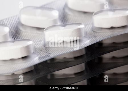 Stapel mit Tabletten in Blisterpackungen Stockfoto