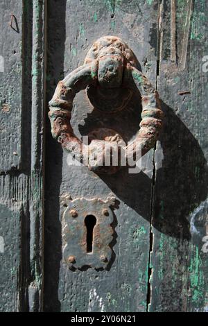 Alter Türklopfer in Conil de la Frontera, Spanien, Europa Stockfoto