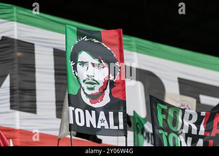 Newcastle, Großbritannien. September 2024. Newcastle-Fans begrüßen Sandro TONALi von Newcastle United Back beim Premier League-Spiel Newcastle United gegen Tottenham Hotspur am 1. September 2024 in St. James's Park, Newcastle, Vereinigtes Königreich (Foto: Mark Cosgrove/News Images) in Newcastle, Vereinigtes Königreich am 1. September 2024. (Foto: Mark Cosgrove/News Images/SIPA USA) Credit: SIPA USA/Alamy Live News Stockfoto