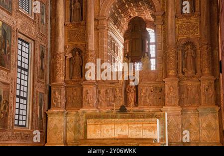 Old GOA, Indien - 27. Februar 2024: Architektur der alten katholischen Kathedrale. Stockfoto