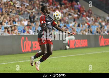 Toronto, Kanada. 31. August 2024. Toronto, Ontario, Kanada, 31. August 2024, Richie Laryea #22 versucht, den Ball beim Major League Soccer Spiel zwischen Toronto FC und DC United im BMO Field zu kontrollieren. (Foto: Indrawan Kumala/SIPA USA) Credit: SIPA USA/Alamy Live News Stockfoto