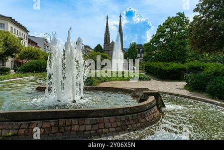 Augustasquare und Brunnen in Baden Baden. Baden Württemberg, Deutschland, Europa Stockfoto