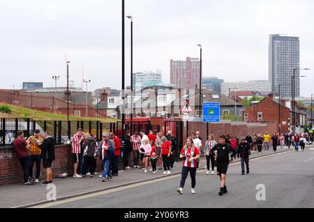 Fans von Sheffield United kommen vor dem Spiel der Sky Bet Championship in der Bramall Lane, Sheffield Picture Datum: Sonntag, 1. September 2024. Stockfoto