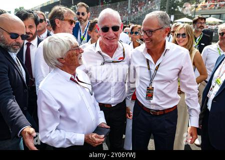 Monza, Italien. September 2024. DOMENICALI Stefano (ita), Chairman und CEO der Formel 1 Group FOG, ECCLESTONE Bernie (gbr), ehemaliger CEO der Formel 1 Gruppe, Porträt Startaufstellung während der Formel 1 Pirelli Gran Premio d'Italia 2024, Grand Prix 2024 von Italien, 16. Runde der Formel 1 Weltmeisterschaft 2024 vom 30. August bis 1. September 2024 auf dem Autodromo Nazionale Monza, Italien, in Monza, Italien - Foto Florent Media/DPPI Stockfoto