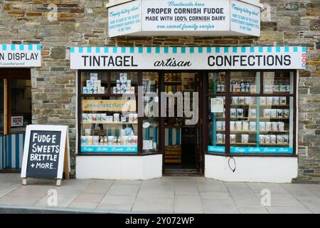 Süßwarenladen, Tintagel, Cornwall, Großbritannien - John Gollop Stockfoto