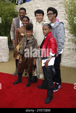 Jada Pinkett Smith, will Smith, Jaden Smith, Jackie Chan, Trey Smith und Willow Smith bei der Premiere von „The Karate Kid“ in Los Angeles im Mann Stockfoto