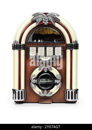 Retro-Juke Box Radio isoliert auf weißem Hintergrund mit Beschneidungspfad Stockfoto