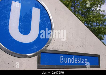 U 55 Berlin, vom Brandenburger Tor zum Hauptbahnhof, Eingang zum Bundestag Stockfoto