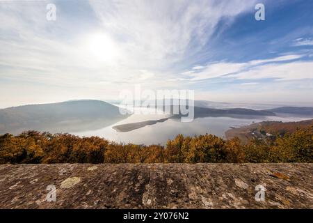 Von Schloss Waldeck mit Blick auf den Edersee und die umliegenden Naturparks, Nordhessen, Deutschland, Europa Stockfoto