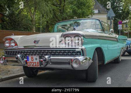 Welfenallee, Berlin, 16. juni 2018: Ein türkischer Ford-Oldtimer-Oldtimer-Oldtimer-Oldtimer-Car-Meeting in Frohnau, Europa Stockfoto