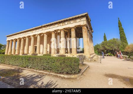 Athen, Griechenland, 14. Oktober 2016: Touristen in der Nähe des Tempels des Hephaistos in Athen, Griechenland, Europa Stockfoto