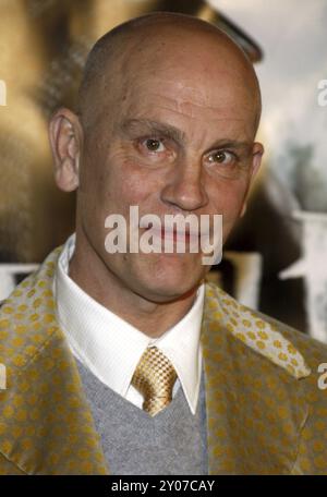 John Malkovich nimmt an der Los Angeles Premiere von Beowulf Teil, die am 5. November im Westwood Village Theater in Westwood, Kalifornien, USA stattfindet. Stockfoto