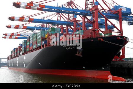 Containerschiff Al Riffa (UASC) in Hamburg, Containerschiff Al Riffa (von der arabischen Firma UASC) landete in Hamburg, Deutschland, 2013, Europa Stockfoto