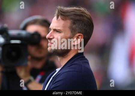 Sheffield, Großbritannien. September 2024. Watford Manager Tom Cleverley beim SKY Bet EFL Championship Match in der Bramall Lane, Sheffield, England, Großbritannien am 1. September 2024 Credit: Every Second Media/Alamy Live News Stockfoto