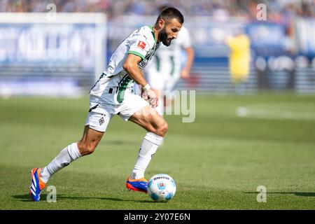 Bochum, Deutschland. 31. August 2024. Fußball: Bundesliga, VfL Bochum - Borussia Mönchengladbach, Spieltag 2, Vonovia Ruhrstadion: Gladbachs Franck Honorat läuft mit dem Ball zu seinen Füßen. Hinweis: David Inderlied/dpa - WICHTIGER HINWEIS: Gemäß den Vorschriften der DFL Deutschen Fußball-Liga und des DFB Deutschen Fußball-Bundes ist es verboten, im Stadion und/oder des Spiels aufgenommene Fotografien in Form von sequenziellen Bildern und/oder videoähnlichen Fotoserien zu verwenden oder zu verwenden./dpa/Alamy Live News Stockfoto