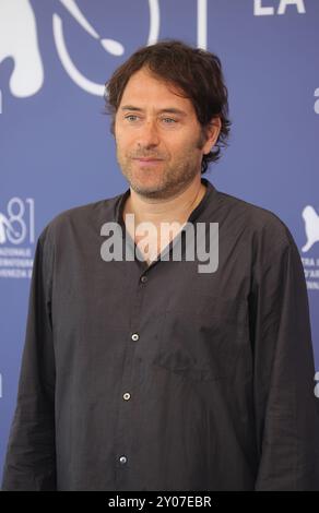 Venedig, Italien. September 2024. VENEDIG, ITALIEN - 01. SEPTEMBER: Regisseur Jon Watts nimmt am 81. Internationalen Filmfestival von Venedig am Palazzo del Casino am 01. September 2024 in Venedig Teil. Credit: Matteo Chinellato/Alamy Live News Credit: Matteo Chinellato/Alamy Live News Stockfoto