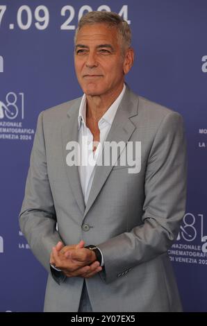 Venedig, Italien. September 2024. VENEDIG, ITALIEN - 01. SEPTEMBER: George Clooney nimmt am 81. Internationalen Filmfestival von Venedig am Palazzo del Casino am 01. September 2024 in Venedig Teil. Credit: Matteo Chinellato/Alamy Live News Credit: Matteo Chinellato/Alamy Live News Stockfoto